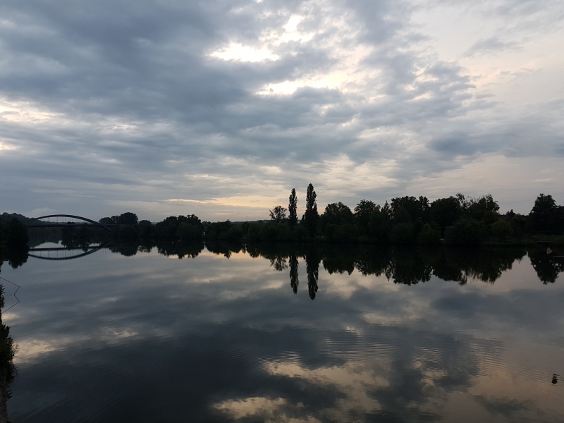 Mirrored walk