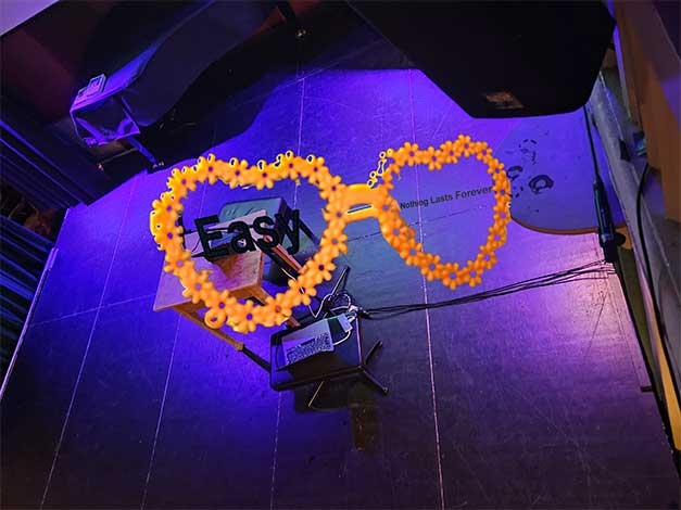 ... do U wear glasses?