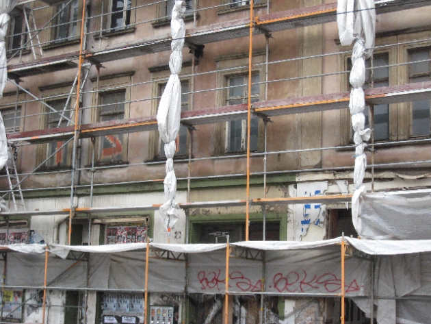 scaffolding walk